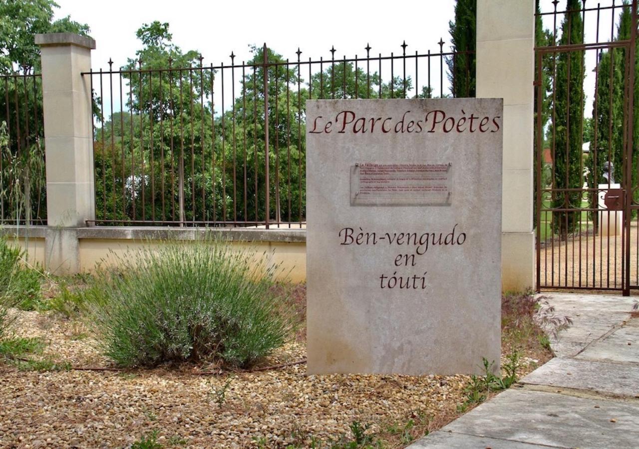 Agreable Maison De Ville Eyragues المظهر الخارجي الصورة