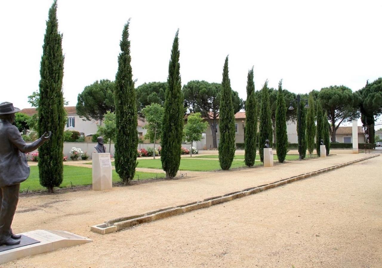 Agreable Maison De Ville Eyragues المظهر الخارجي الصورة