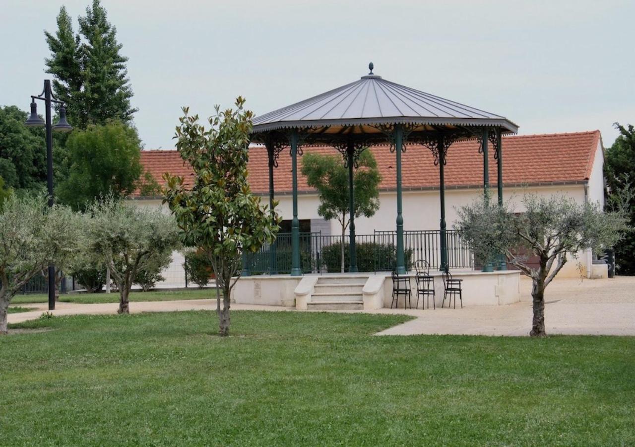 Agreable Maison De Ville Eyragues المظهر الخارجي الصورة